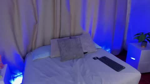 zoe_rousee_ online show from 07/16/26, 12:11