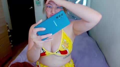 Snapshot of zoe_sexy69 chatting on 07/16/26, 05:30 ZOE online show from 07/16/26, 05:30