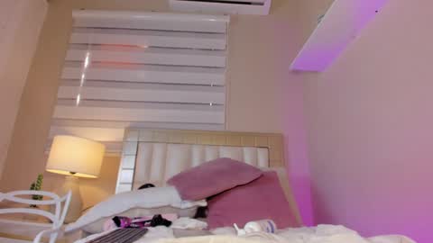 Snapshot of zoe_sky_ chatting on 02/07/25, 05:40 Hi guys i am Zoe online show from 02/07/25, 05:40