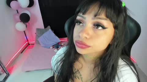 zoe_sullivan_ online show from 12/07/24, 12:35