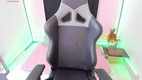 zoe_sullivan_ online show from 12/26/24, 09:55