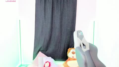 zoe_sullivan_ online show from 12/31/24, 09:21