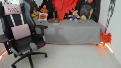 zoe_sullivan_ online show from 10/04/25, 10:02