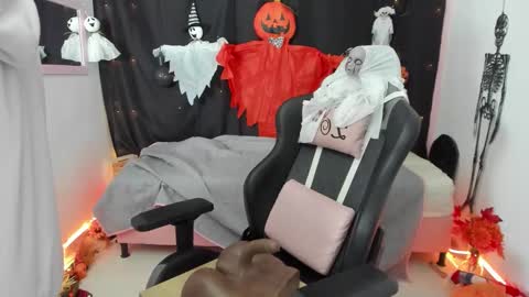 zoe_sullivan_ online show from 10/10/25, 10:25