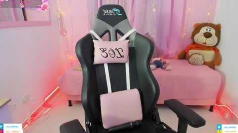 zoe_sullivan_ online show from 11/07/25, 09:31