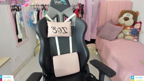 zoe_sullivan_ online show from 01/19/26, 09:35