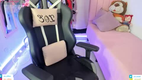 zoe_sullivan_ online show from 02/12/26, 09:15