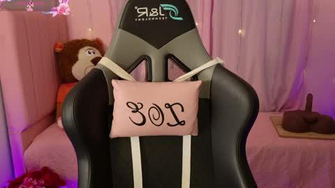 zoe_sullivan_ online show from 04/18/26, 09:13