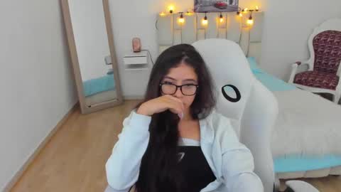 Zoe online show from 02/14/25, 02:23