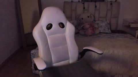 Zoe online show from 11/16/25, 02:33