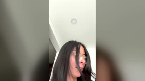 zoecams online show from 05/15/26, 07:54