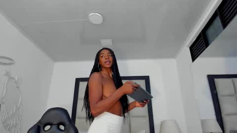 Zoecarrter online show from 10/06/25, 08:06