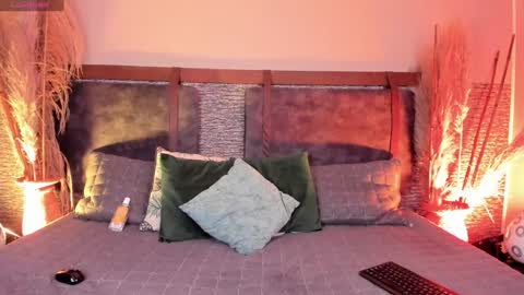 Zoe online show from 12/27/24, 02:43