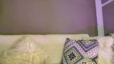 Snapshot of zoee_8 chatting on 07/15/26, 03:17 ZOE online show from 07/15/26, 03:17