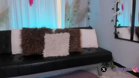 Snapshot of zoee_cruz chatting on 01/31/25, 04:14 Camila online show from 01/31/25, 04:14