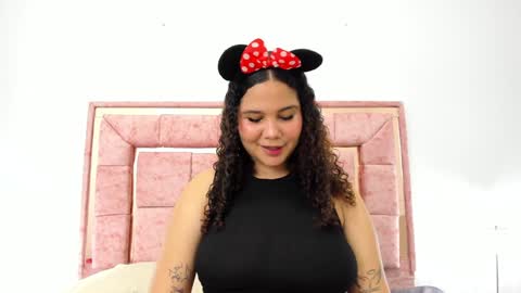 zoee online show from 01/11/25, 03:23