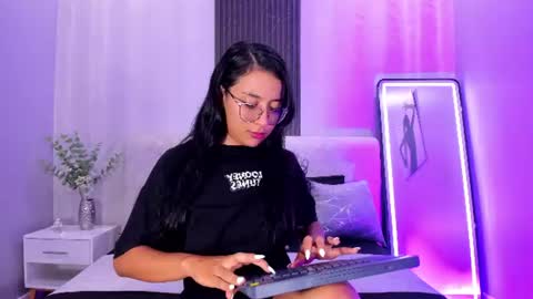 Snapshot of zoee_martins_ chatting on 07/09/26, 05:39 Zoe 3 online show from 07/09/26, 05:39