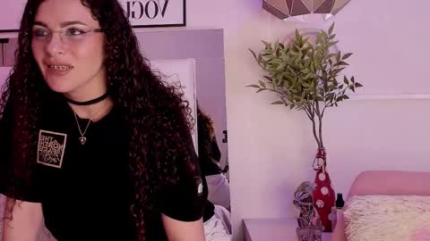 Snapshot of zoehilton chatting on 02/25/26, 03:49 Zoe online show from 02/25/26, 03:49