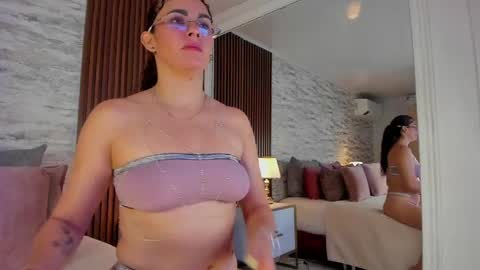 zoehiltonx online show from 05/30/26, 01:30