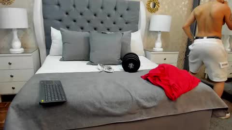 Zoe Krug online show from 09/23/25, 11:46