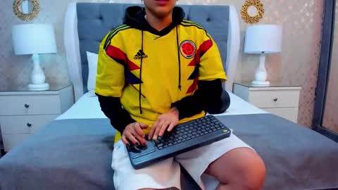 Zoe Krug online show from 10/11/25, 11:53