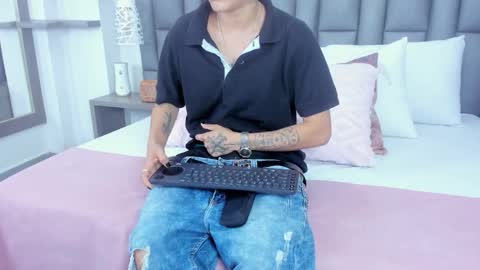 Snapshot of zoekrug chatting on 02/16/26, 12:23 Zoe Krug online show from 02/16/26, 12:23