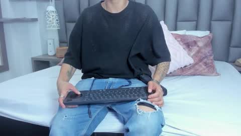 Snapshot of zoekrug chatting on 02/19/26, 12:12 Zoe Krug online show from 02/19/26, 12:12