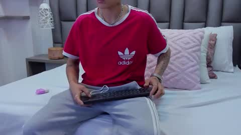 Snapshot of zoekrug chatting on 03/03/26, 12:11 Zoe Krug online show from 03/03/26, 12:11