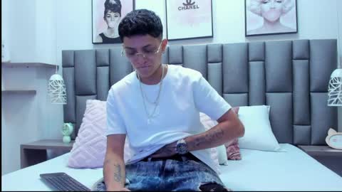 Zoe Krug online show from 04/10/26, 12:32