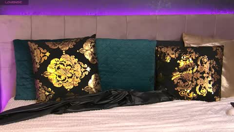 ZoeMesmerize online show from 03/05/25, 04:02