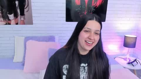 Snapshot of zoemurphy_ chatting on 11/21/25, 06:01 ZOE online show from 11/21/25, 06:01