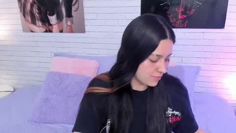 Snapshot of zoemurphy_ chatting on 11/29/25, 06:27 ZOE online show from 11/29/25, 06:27