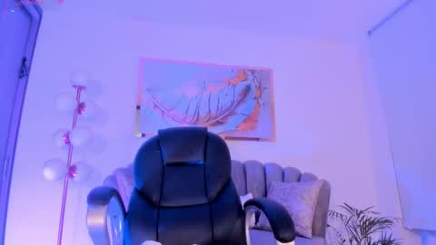 Zoe Presley  online show from 11/07/25, 12:32