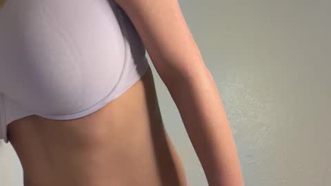 zoepriceee online show from 03/10/26, 10:04