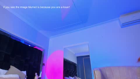 zoevidal_ online show from 03/06/25, 02:51