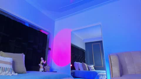 zoevidal_ online show from 03/10/25, 11:53