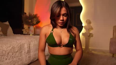 zoevidal_ online show from 10/09/25, 12:25