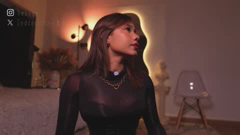 zoevidal_ online show from 03/28/26, 12:16