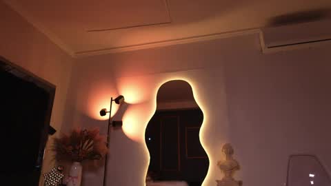 zoevidal_ online show from 05/02/26, 12:10