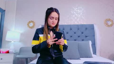 Snapshot of zoewilliis chatting on 06/19/26, 11:14 ZoeWilliis online show from 06/19/26, 11:14