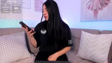 Snapshot of zoey_monroe_ chatting on 06/19/26, 01:37 Zoey online show from 06/19/26, 01:37