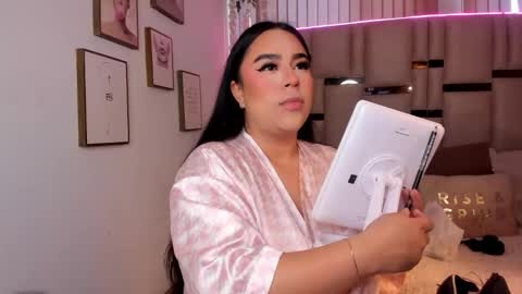 zoey thommpson online show from 02/13/26, 08:05