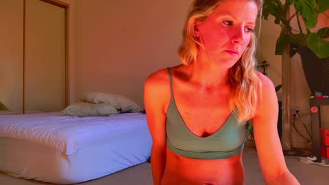 Zoeydanner online show from 01/13/25, 10:03