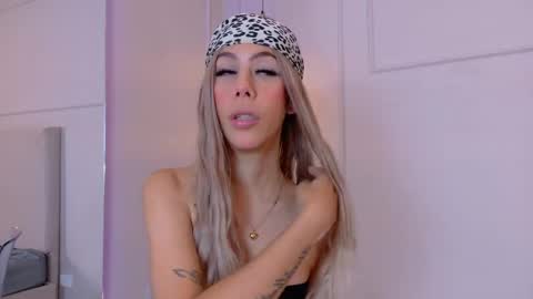 Zoey online show from 05/25/26, 12:55