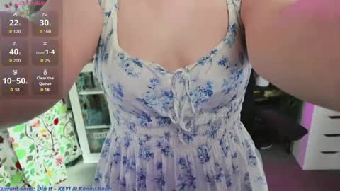 Zoey Ryan online show from 04/13/26, 07:08