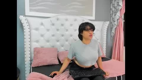 Snapshot of zol_lewis chatting on 04/15/26, 01:07 Zol online show from 04/15/26, 01:07