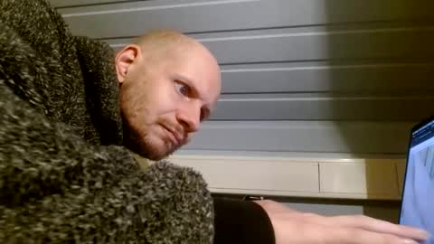 Snapshot of zolexthomas chatting on 12/19/24, 06:12 zolexthomas online show from 12/19/24, 06:12