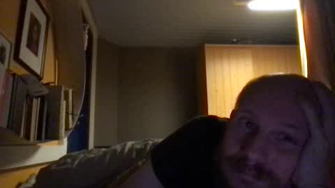 Snapshot of zolexthomas chatting on 12/20/25, 09:55 zolexthomas online show from 12/20/25, 09:55