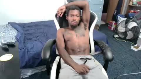 Snapshot of zoneingout chatting on 11/13/25, 07:46 zoneingout online show from 11/13/25, 07:46