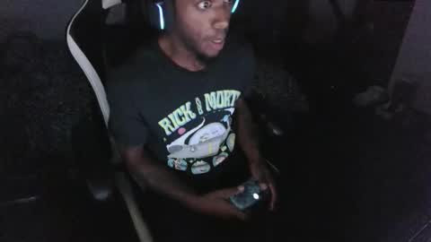 Snapshot of zoneingout chatting on 12/15/25, 04:17 zoneingout online show from 12/15/25, 04:17